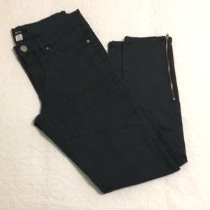 BDG ankle, skinny fit jeans.